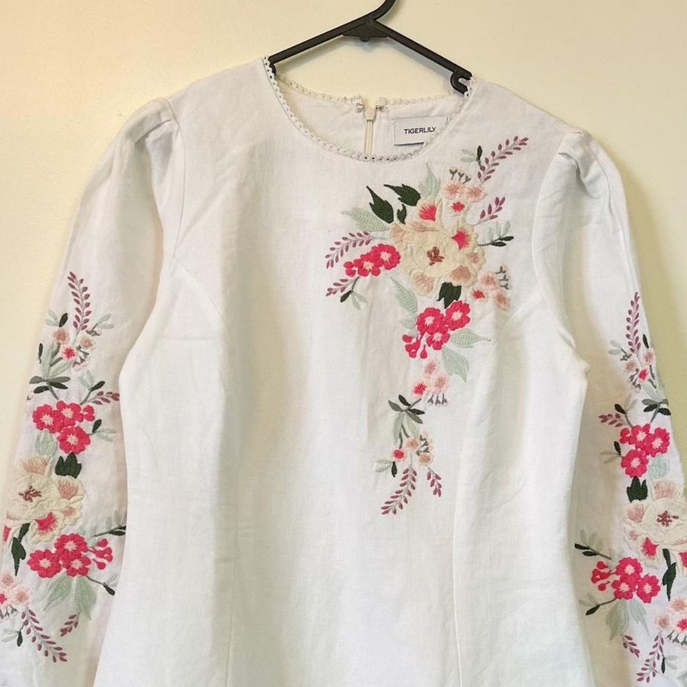 💕 HOST PICK! 💕Tigerlily Embroidered Dress - Picture 2 of 3